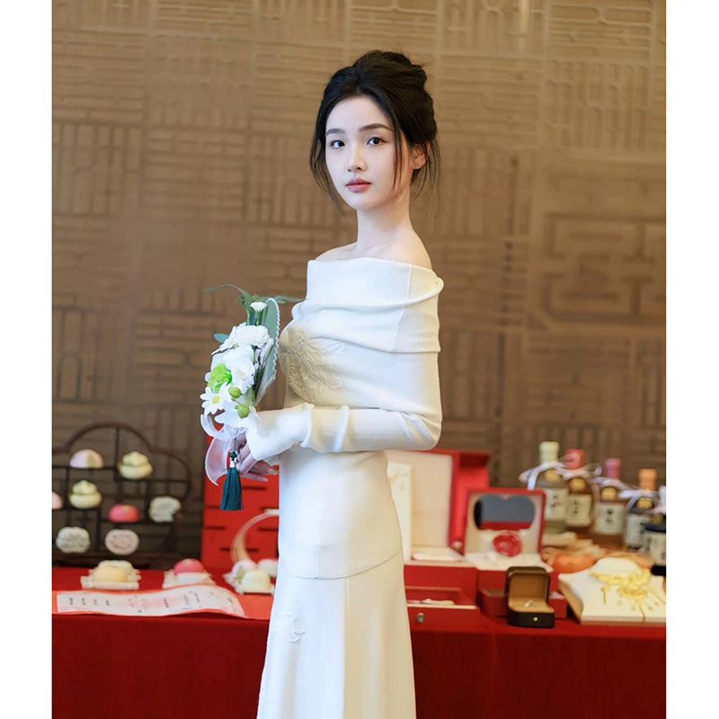 New Chinese-Style White Off-The-Shoulder Knitted Engagement Dress, Suitable for Everyday Wear, Elegant and Appropriate, Dress Gown New Chinese-Style White Off-The-Shoulder Knitted Engagement Dress, Suitable for Everyday Wear, Elegant and Appropriate, Dress Gown