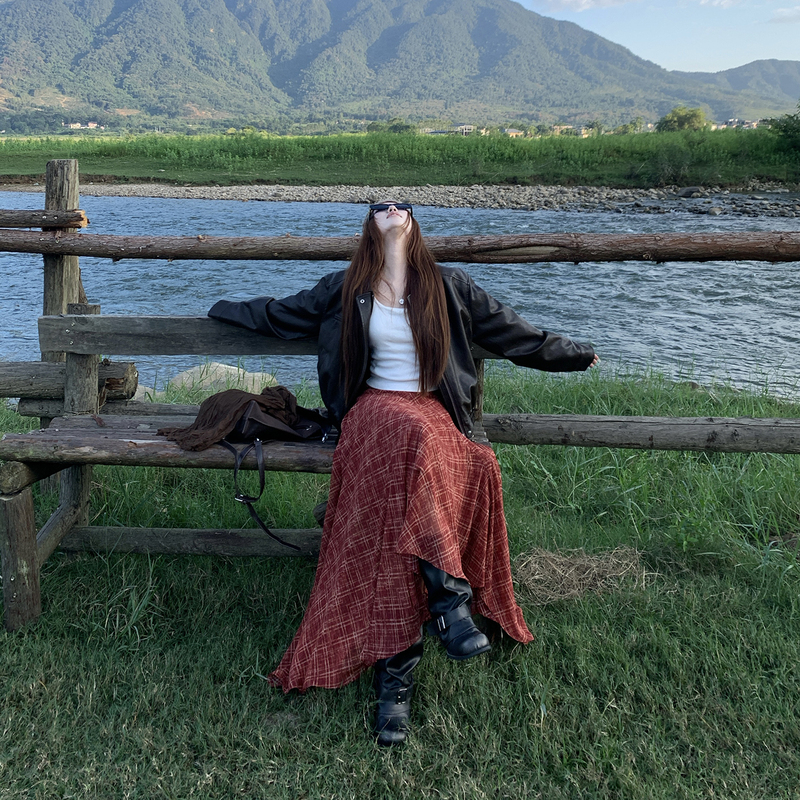Western Wilderness Style, Dali, Sichuan, Travel Atmosphere, Large Swing Skirt, Retro Red Plaid, Asymmetrical Half-Length Skirt for Women Western Wilderness Style, Dali, Sichuan, Travel Atmosphere, Large Swing Skirt, Retro Red Plaid, Asymmetrical Half-Length Skirt for Women
