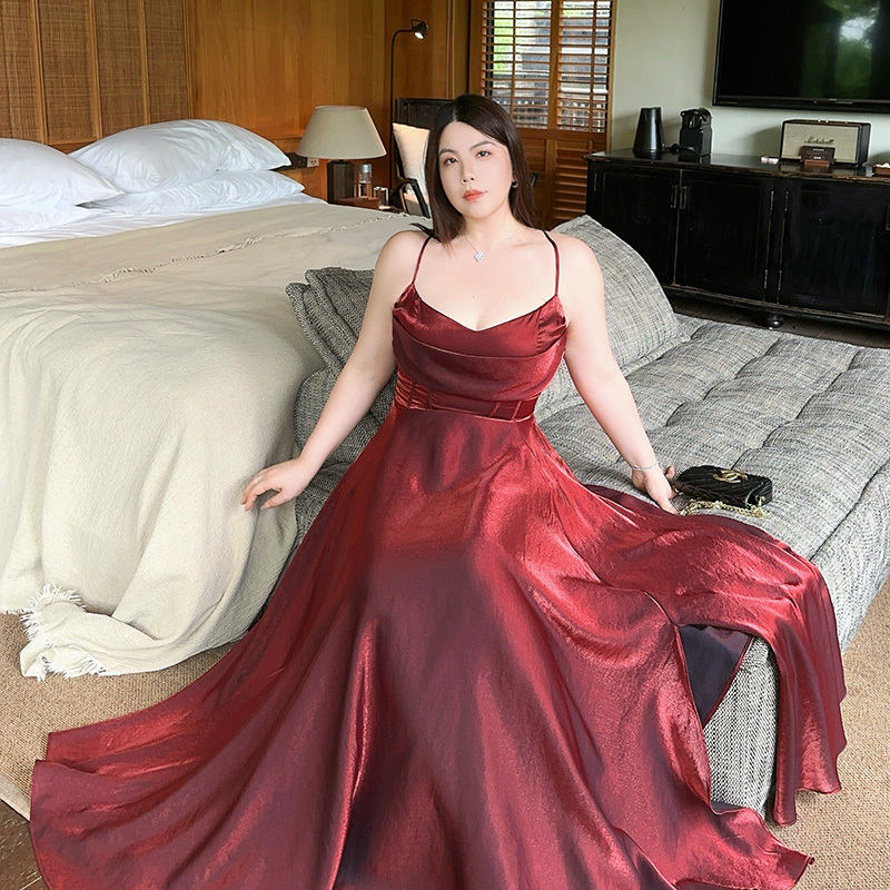 Red Dress, Small Formal Dress with a Large Hem, French-Style High-End Vintage Shimmering Spaghetti Strap Long Dress, Waist-Cinching, Slimming, Plus-Size Dress