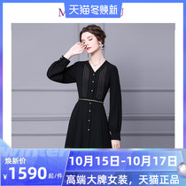 Black dress womens skirt 2021 spring new celebrity temperament V-collar waist slim pleated skirt trend