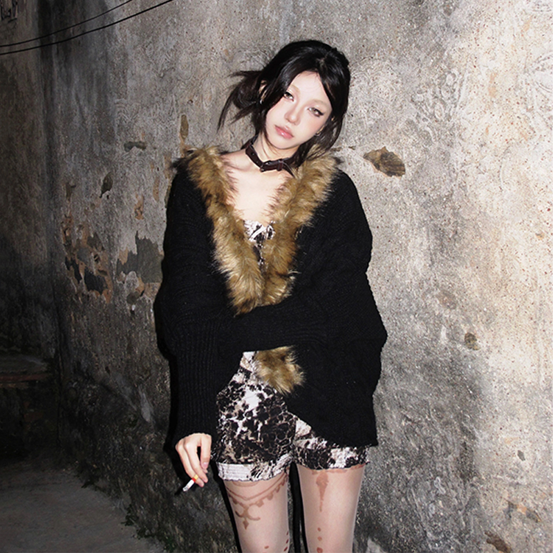 Yunnnie Vintage Batwing Sleeve Knitted Cape Sweater for Women, Autumn and Winter Retro Design Sweater