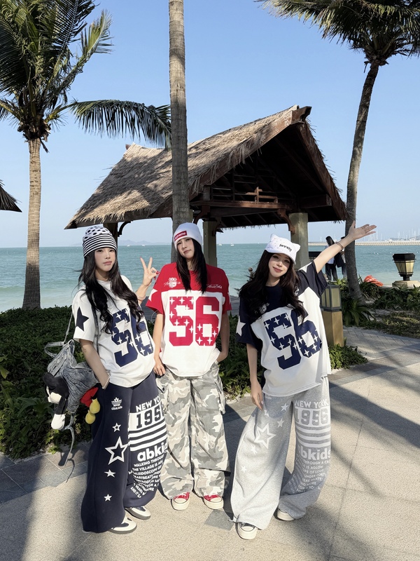 Little Fish Is a Summer American Retro Original Hand-Painted Star Letter Print Color-Blocked Round Neck Short-Sleeve Top