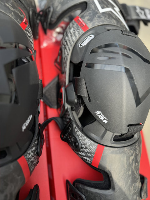 25 Models of Italian A-Star Off-Road Motorcycle Knee Pads, Anti-Fall Mechanical Leg Protection, Carbon Fiber Ski Downhill Protective Gear