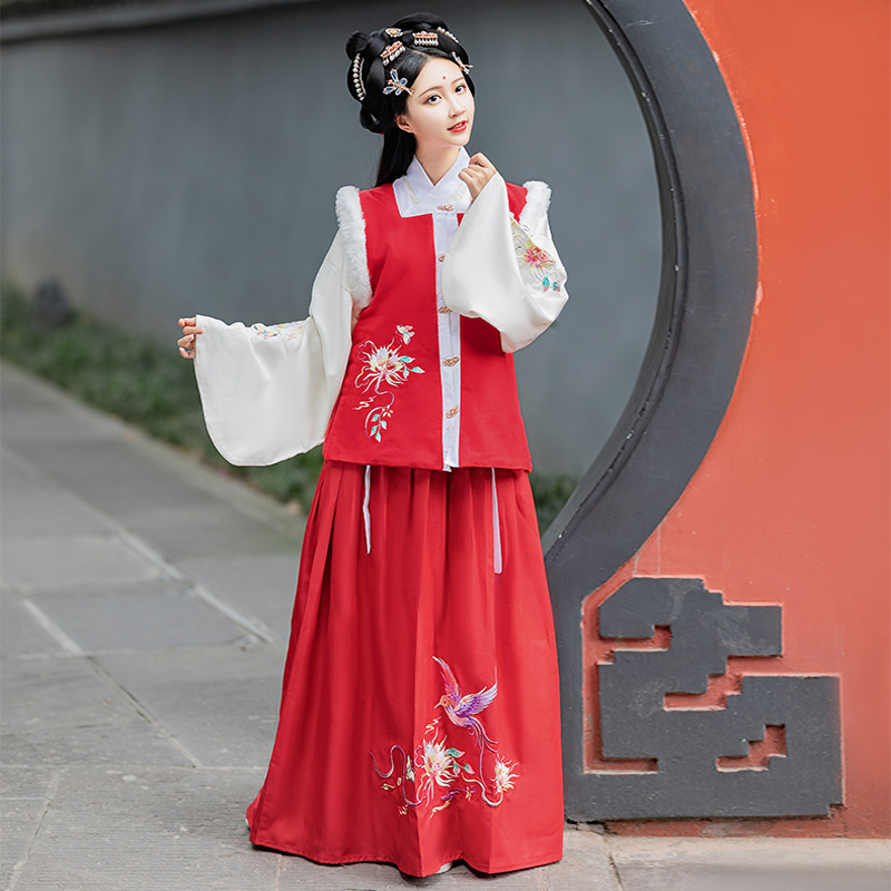 The Ming-made Han suit woman to the cardiovert padded jacket Original Chinese wind embroidery Bio-autumn winter daily full set of ancient clothes