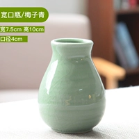 Широкая ваза зеленого цвета