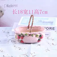 Розовая клубника, корзина