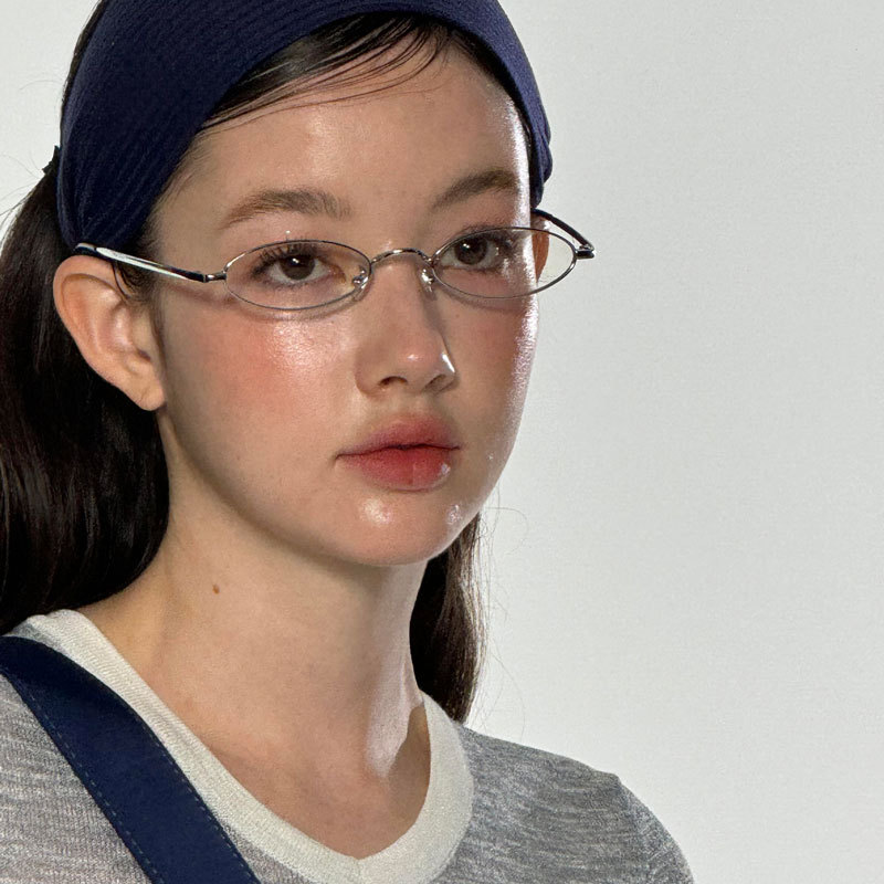 Ultra-Flat Narrow Frame Small Frame Glasses for Women with Myopia, Mini Lenses, Makeup-Free Magic Tool for Small Faces, Oval Silver Eyeglass Frames Ultra-Flat Narrow Frame Small Frame Glasses for Women with Myopia, Mini Lenses, Makeup-Free Magic Tool for Small Faces, Oval Silver Eyeglass Frames