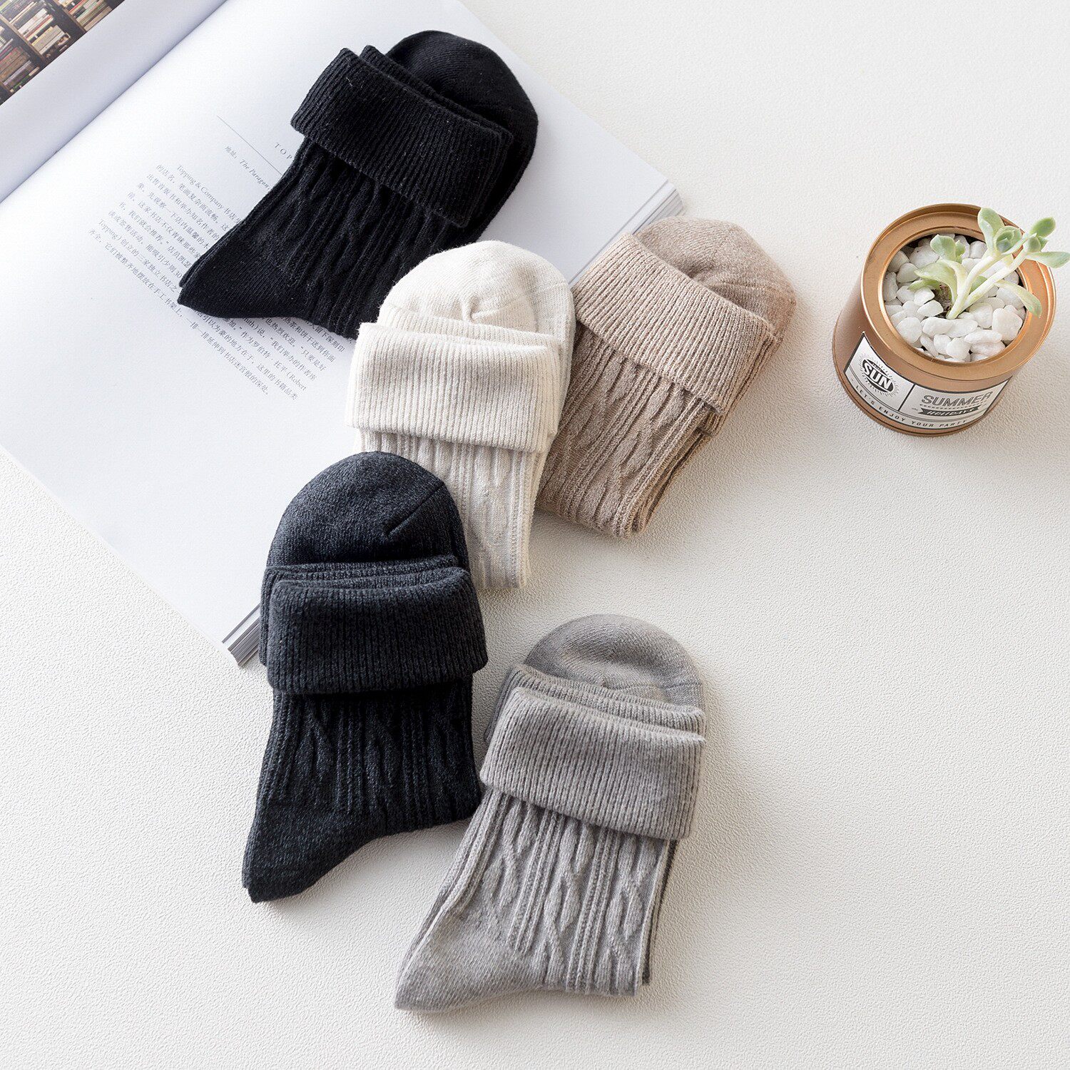 Retro-coloured linen with two wearing black bubbles Sox ladies pure cotton middle cylinder socks Short Sox oat yarn color