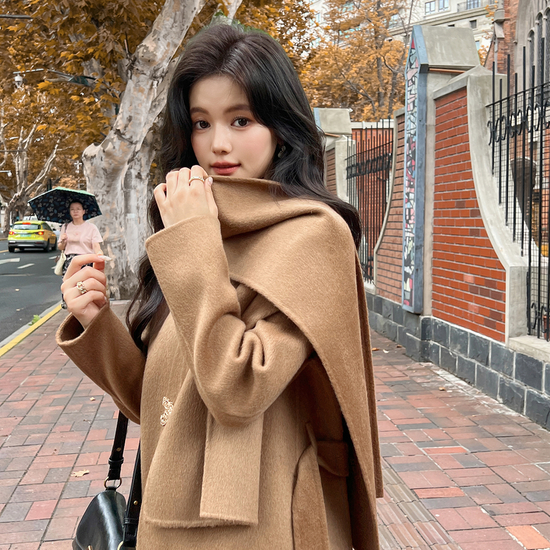 The Scarf Looks Better~ Double-Sided Cashmere Coat 2026 Autumn and Winter New Style Women's Mid-Length Camel Woolen Coat The Scarf Looks Better~ Double-Sided Cashmere Coat 2026 Autumn and Winter New Style Women's Mid-Length Camel Woolen Coat
