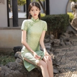 Green Cheongsam 2025 Новый стиль флагманский модель выигрывает вступительный экзамен в колледже для вступительного экзамена средней школы молодая маленькая мать может носить его обычно
