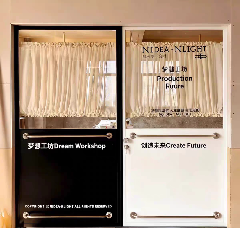 Industrial Style Iron and Glass Doors, Shop Doors, Clothing Store Doors, Creative Tempered Glass Doors, Indoor Swing Doors