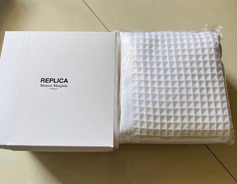 Maison+Margiela Lazy Light Blanket m Size S Size Bath Towel + Towel Set Maison+Margiela Lazy Light Blanket m Size S Size Bath Towel + Towel Set