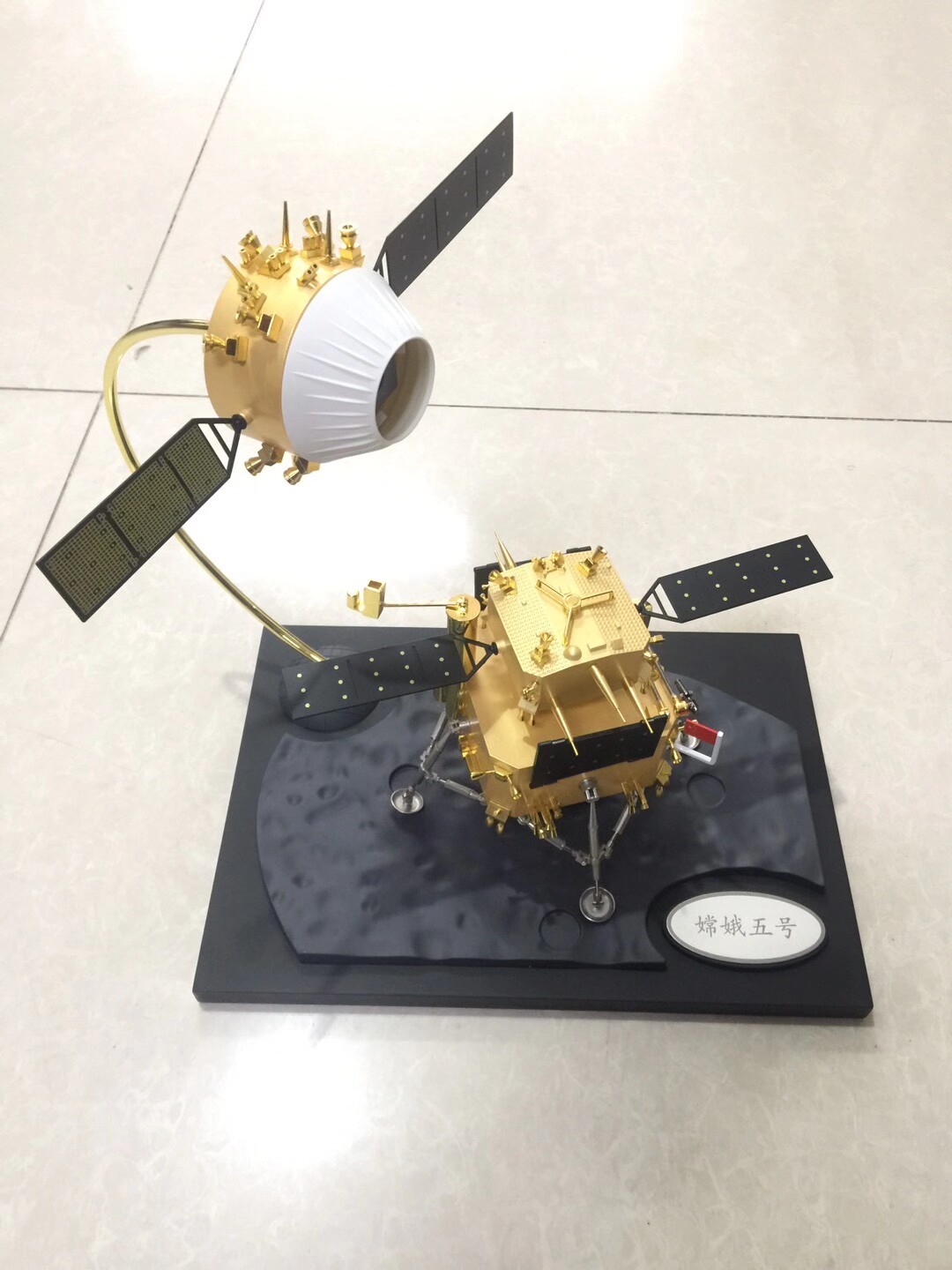 Chang'e 5 model Long March 5 rocket remote 5 lunar probe simulation alloy pendulum piece gift space satellite