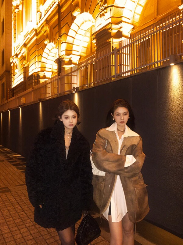 2024 New Black Suit Collar Lamb Wool Coat for Women, Fur Integrated Thickened Warm Mid-Length Fur Coat