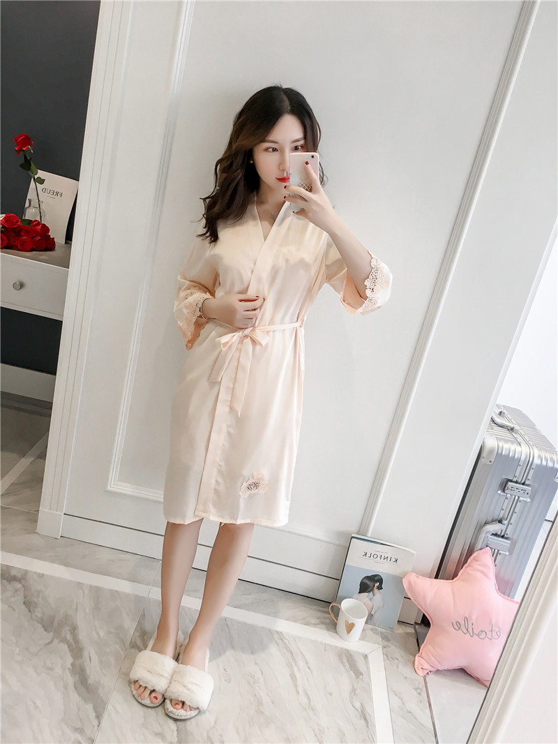 Pyjamas mùa hè của phụ nữ với ngực pad thu thập lụa sexy băng lụa thêu dây đeo nightdress áo choàng dịch vụ nhà hai mảnh