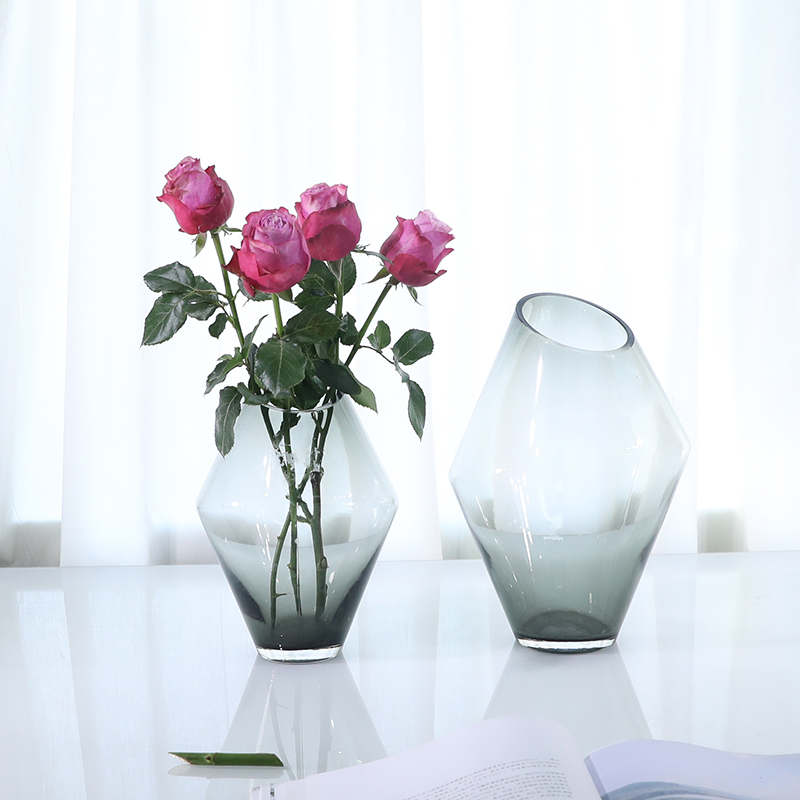 Bình thủy tinh Bắc Âu cắm hoa hiện đại tối giản màu gradient sáng tạo trang trí nhà mô hình châu Âu hoa mềm mại - Vase / Bồn hoa & Kệ chậu treo ban công