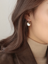 Korean temperament earrings 2020 New Tide earrings without ear clip female advanced ear hanging earrings big shell earrings