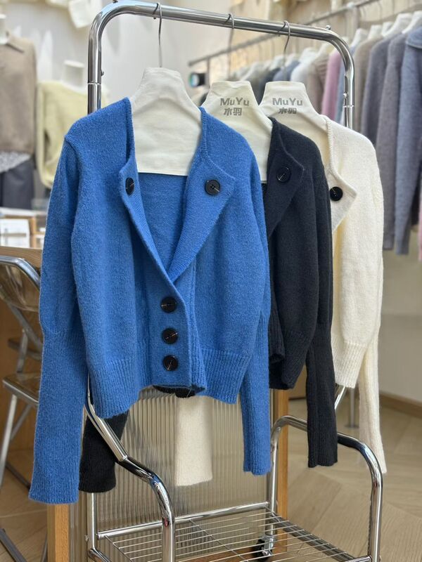 Honebarmnet Stall Real Shot~ Original Style, Short Knit Top with a Turn-Down Collar, Ribbed Sleeves, Solid Color, Slimming Effect