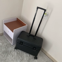 Черный цельнометаллический чемодан, вкладыш