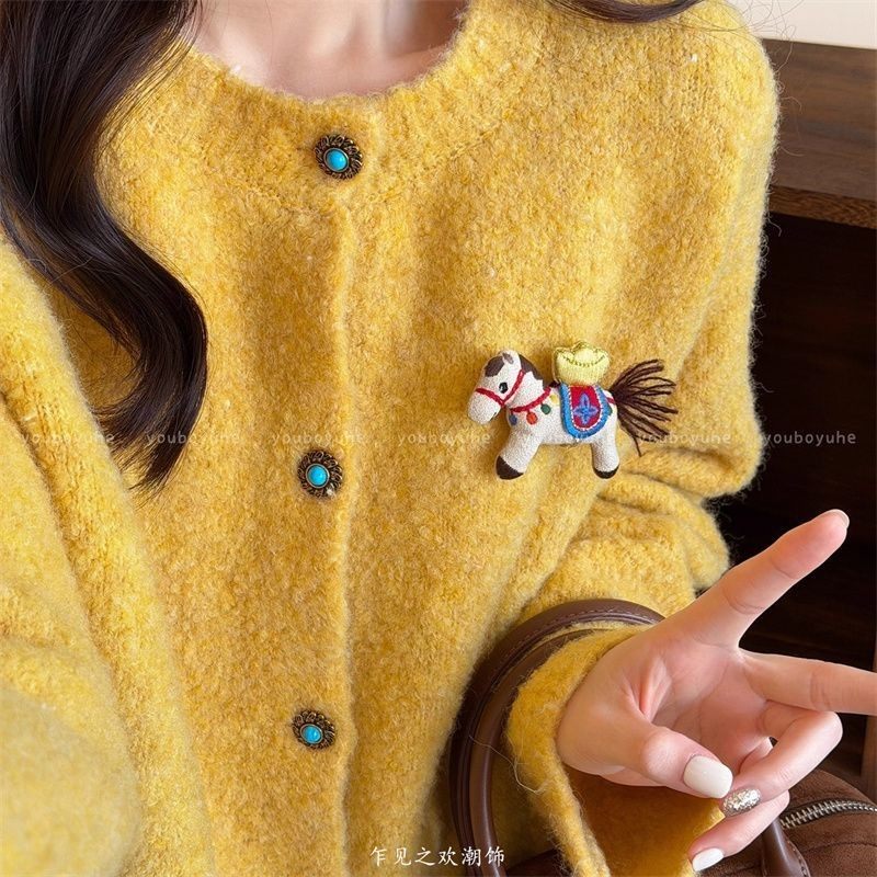 Get Rich Immediately! Cute Fabric Zodiac Year Brooch with a Pony Design for Women, 2025 Autumn and Winter Scarf Decoration, Chest Accessory