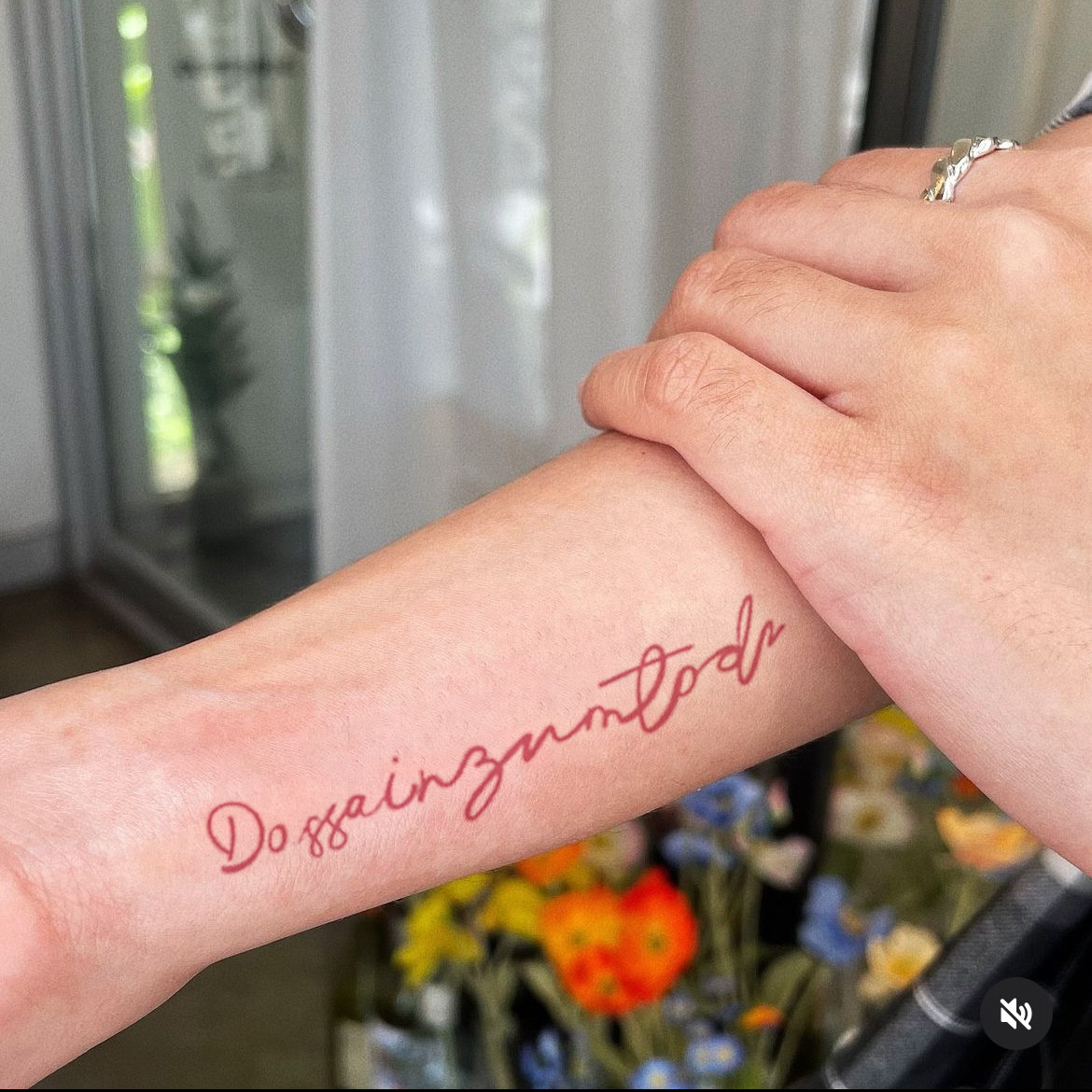 想纹这个纹身好几年了... 现在毁了: r/shittytattoos, image size:1170x1170