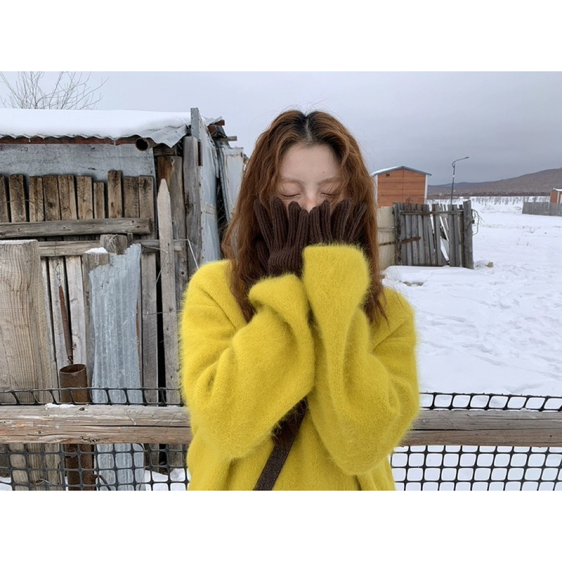 One-Click Beauty: I'M Crazy about This Lemon Yellow Sweater. Rabbit Fur Sweater for Women, New Winter 2025 Knitwear One-Click Beauty: I'M Crazy about This Lemon Yellow Sweater. Rabbit Fur Sweater for Women, New Winter 2025 Knitwear