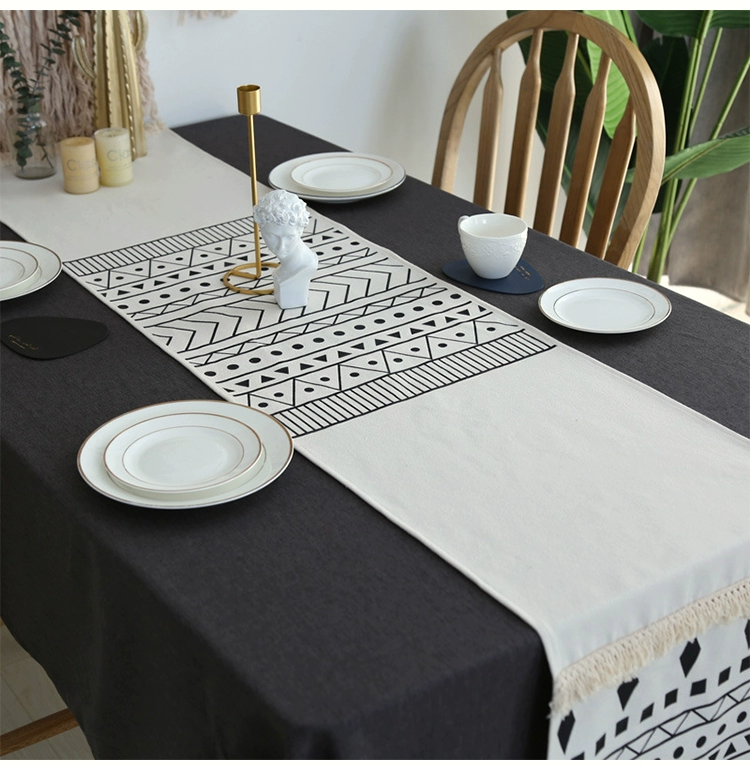Bắc Âu ins gió morocco bảng cờ đơn giản hiện đại bàn cà phê vải màu đen và trắng hình học tua bảng cờ giường đuôi cờ - Khăn trải bàn