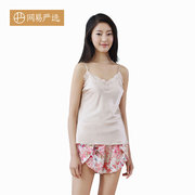 Nude sling bộ lụa bột (top và quần) ren lụa tơ lụa pajama vest pajama chưa xong phù hợp với quần áo về nhà.