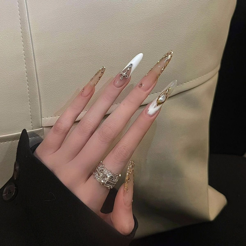 Retro Broken Gold Galaxy Sparkling Manicure, Elegant, High-End, Luxurious, Pure Handmade Wearable Nails for Ladies' Banquets, New Style