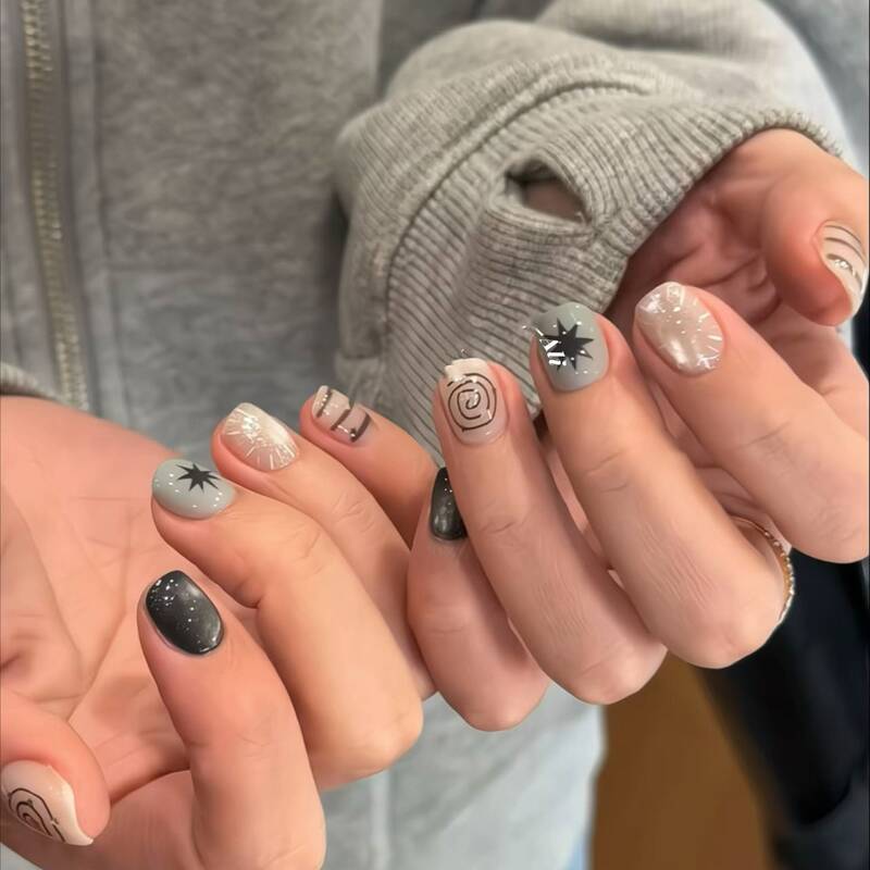 【Morandi Star Tracks】Handmade Starburst Spiral Wearable Nails in Nude Gradient Lines, Unique and Whitening Patch Design 【Morandi Star Tracks】Handmade Starburst Spiral Wearable Nails in Nude Gradient Lines, Unique and Whitening Patch Design