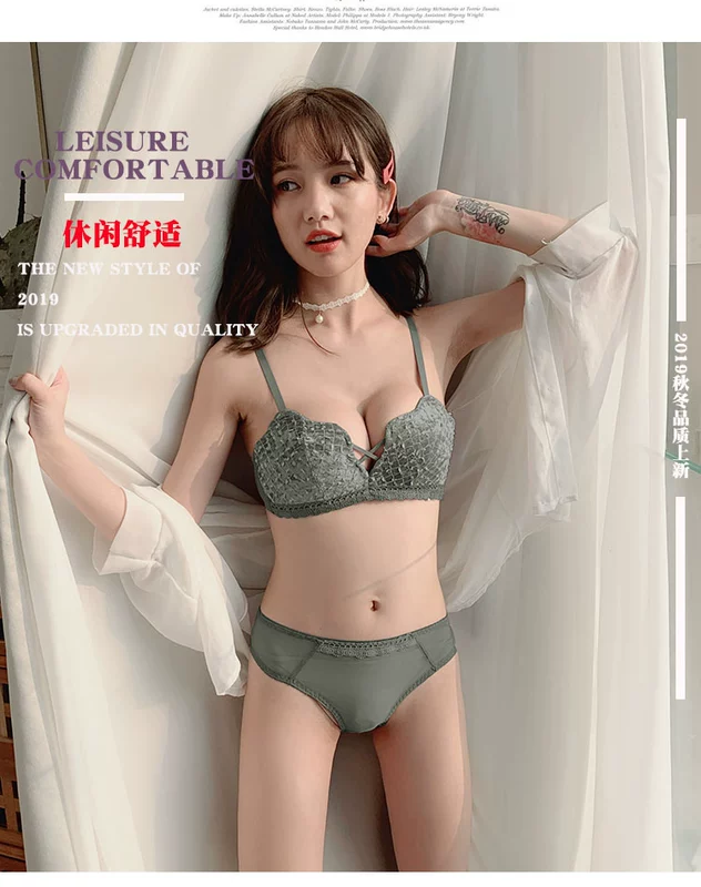 Áo ngực nhung cưới màu đỏ thu đông không có vòng thép tập hợp bộ đồ lót cô gái sexy ngực nhỏ - Bộ đồ lót