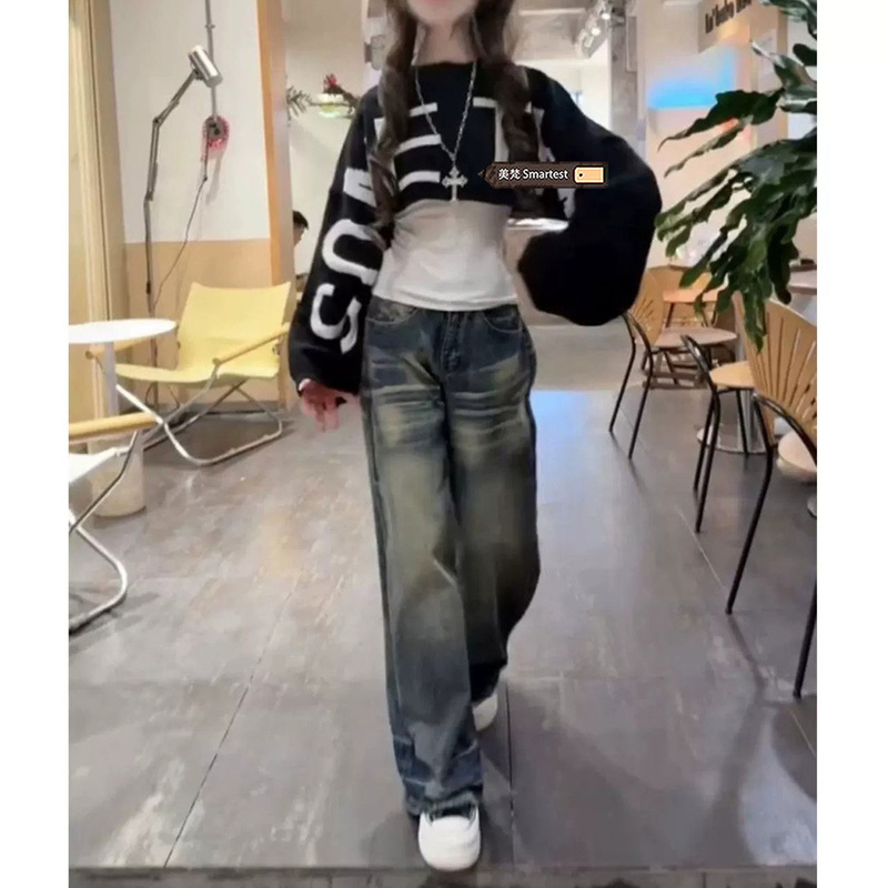 Korean-Style High-Intelligence Fashion Outfit: a Complete Set for Women in Autumn and Winter, Including a Short Black Sweater and Wide-Leg Denim Pants Korean-Style High-Intelligence Fashion Outfit: a Complete Set for Women in Autumn and Winter, Including a Short Black Sweater and Wide-Leg Denim Pants