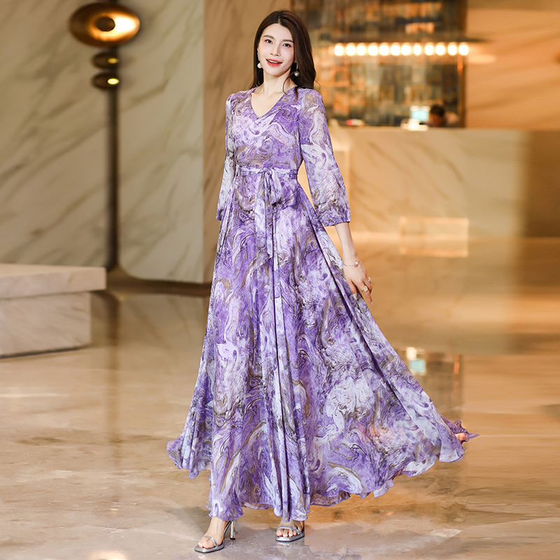 Purple Long Dress with a Large Hem, Women's Summer New Style, V-Neck, Three-Quarter Sleeves, Long Dress with a High-End Feel, Fashionable and Slimming