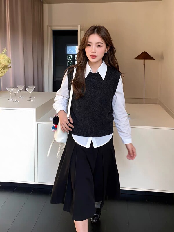 Sadsoil Sweater Vest Layered Wear 2026 Autumn New Sleeveless Knitted Vest Versatile Solid Color Sleeveless Jacket Korean Style
