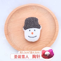 Рождественский снеговик-брошь