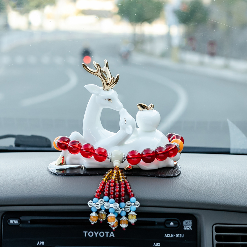 Yilu Pingan car car aromatherapy car decoration creative cute high-end atmosphere goddess model center console jewelry