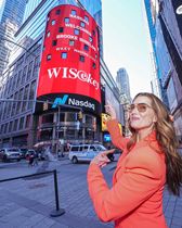 New York Times Square NASDAQ Grand écran Reuters Écran Double Screen Rolling Podcast Outdoor LED Entreprise Promotion de la marque