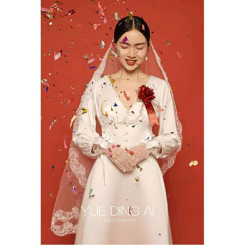 The large yard light wedding dress white small dress 200 pounds fat MM French simple 2020 bride bride brigade out the door