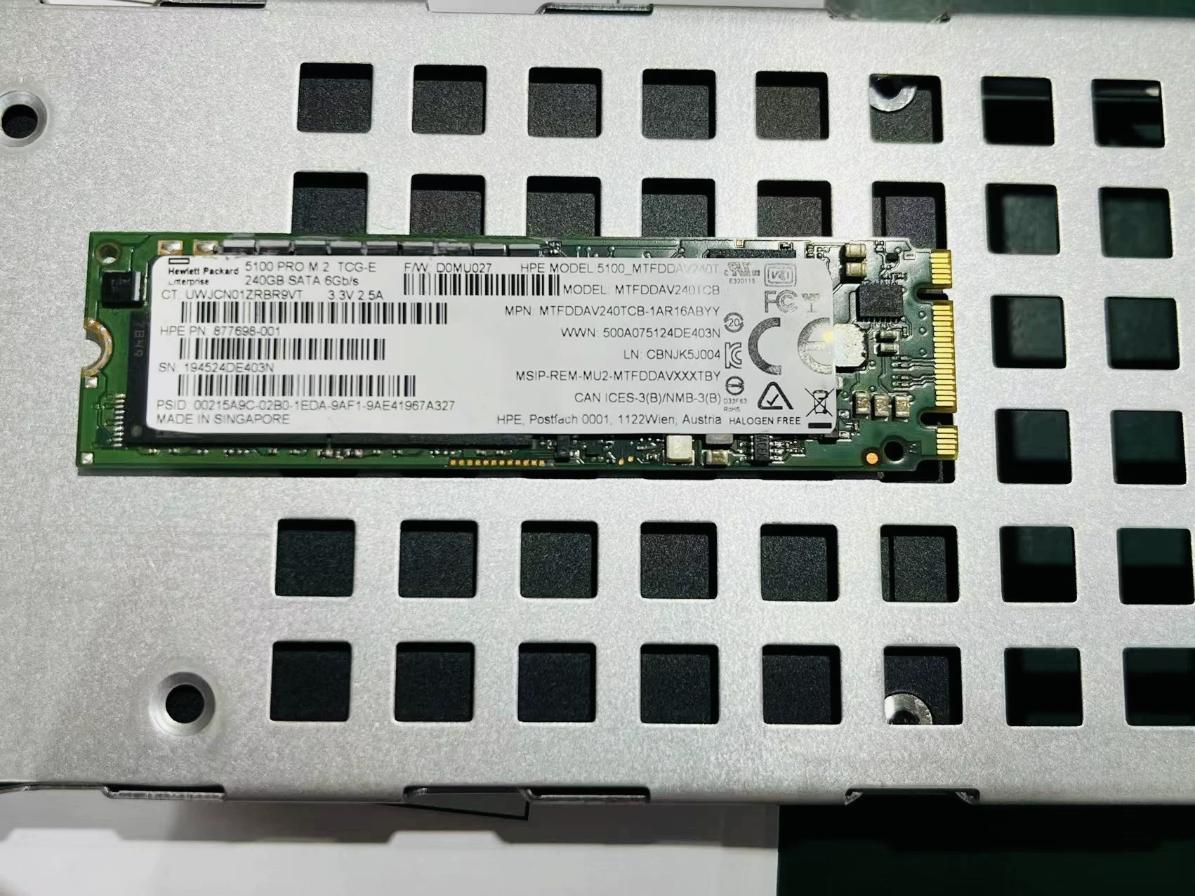 [877698-001 HPE 3PAR 8000 M.2 240GB SATA загрузочный диск]