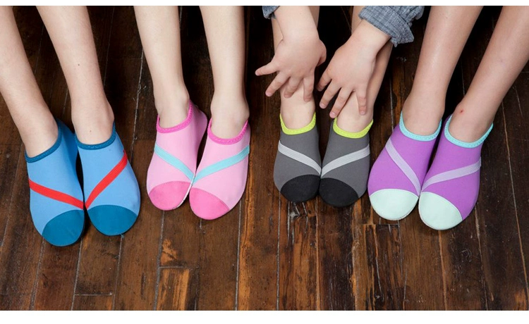 Mỹ FITKICKS trẻ em bên ngoài mặc trong nhà dép giày nhà bé mềm đáy chống trượt giày trẻ em tại nhà - Trang chủ