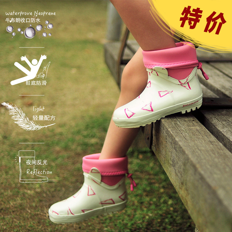 There are such a UzMz children light children in rain shoes anti-slip boys and girls water shoes baby water shoes