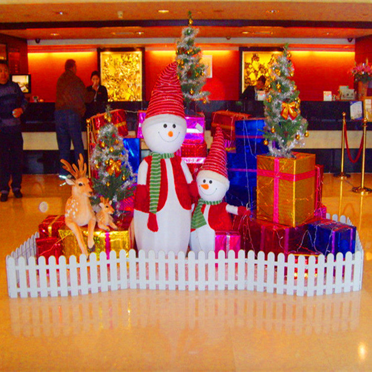 Plastic fence fence fence fence Christmas tree decorated wooden white wooden fence fence fence window fixture