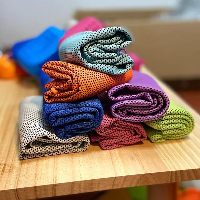 (More than 1,000 pieces exported to Japan, quickly cooled by water) Summer couple sports cold towel ice towel