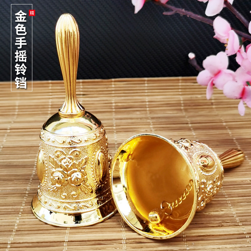 Golden hand ringing copper ringing ringing bells in classroom classroom to ring bells by old man's bedside