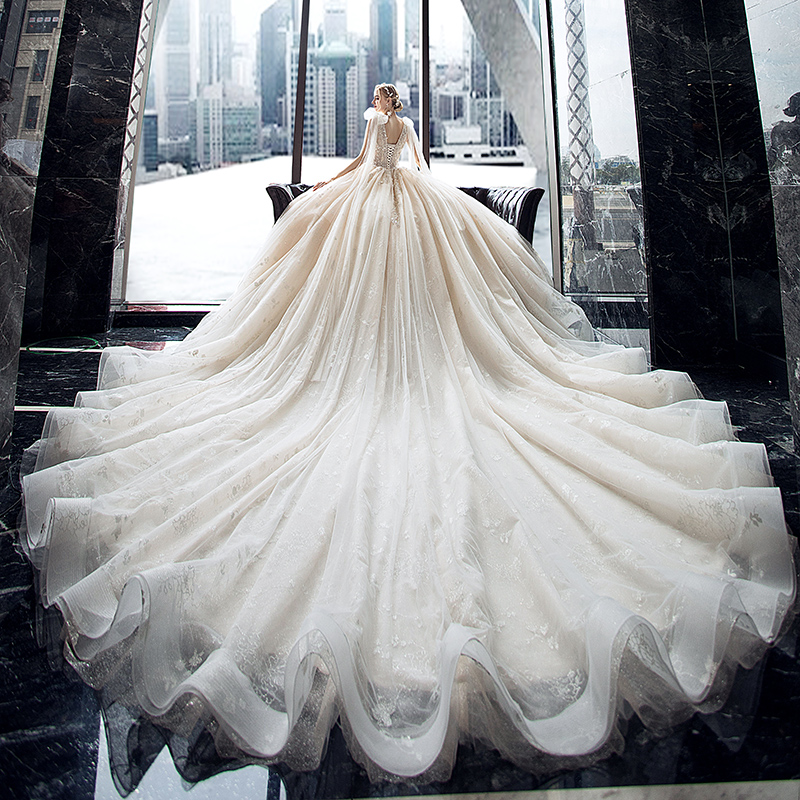 French vintage main wedding dress 2022 temperament new high-end high-end sense luxury heavy industry dress court style big tail