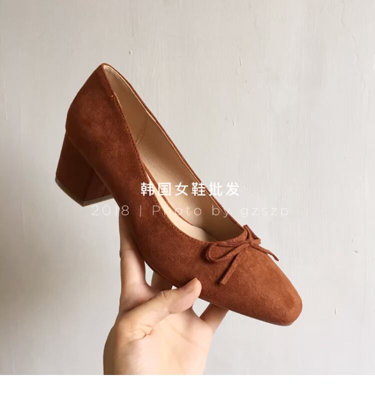 Phiên bản Hàn Quốc của miệng nông retro mũi nhọn đơn giản và nhẹ nhàng với thiết kế đế dày giày puma nữ chính hãng