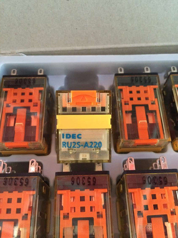 New Izumi Relay IDEC RU2S-D24 RU2S-A220 DC24V AC220V