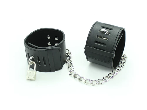 Меньшие кожаные наручники Альтернативные игрушки мужчины и женщины SM поставки флиртуют веселье, переплета, распах с цепью пачки