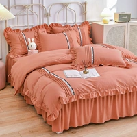 Кирпично красный