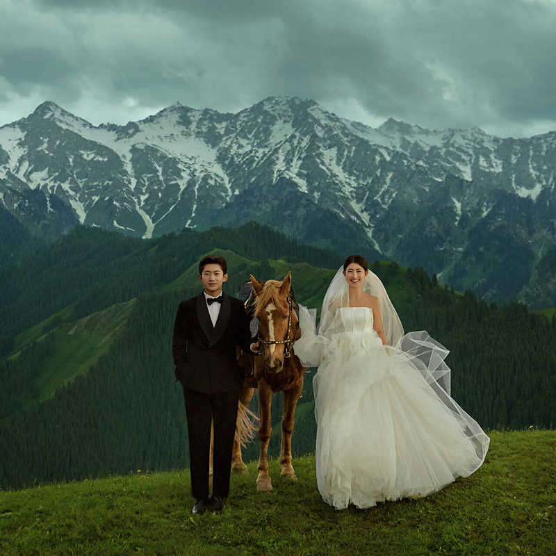 2026 Xinjiang Wedding Dress Photoshoot in Guozigou, Lijiang, Dali, Qinghai, Western Sichuan, Snow-Capped Mountains, and Sunshine 2026 Xinjiang Wedding Dress Photoshoot in Guozigou, Lijiang, Dali, Qinghai, Western Sichuan, Snow-Capped Mountains, and Sunshine